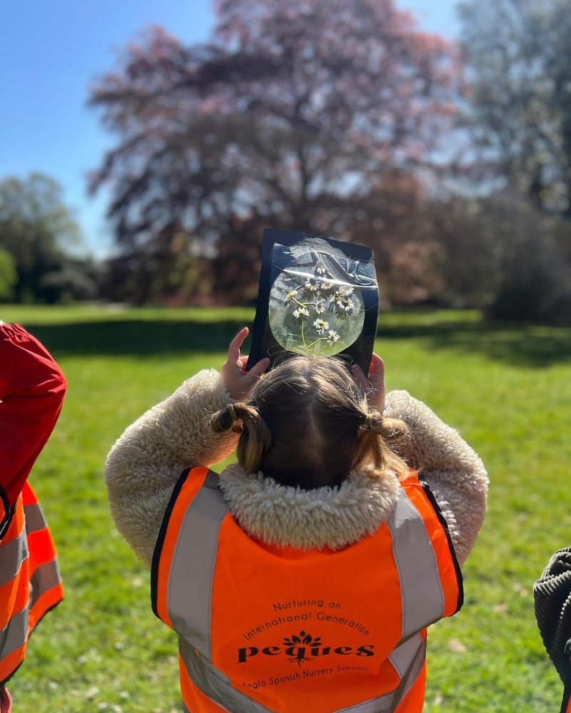 Peques child exploring nature - nurturing an international generation